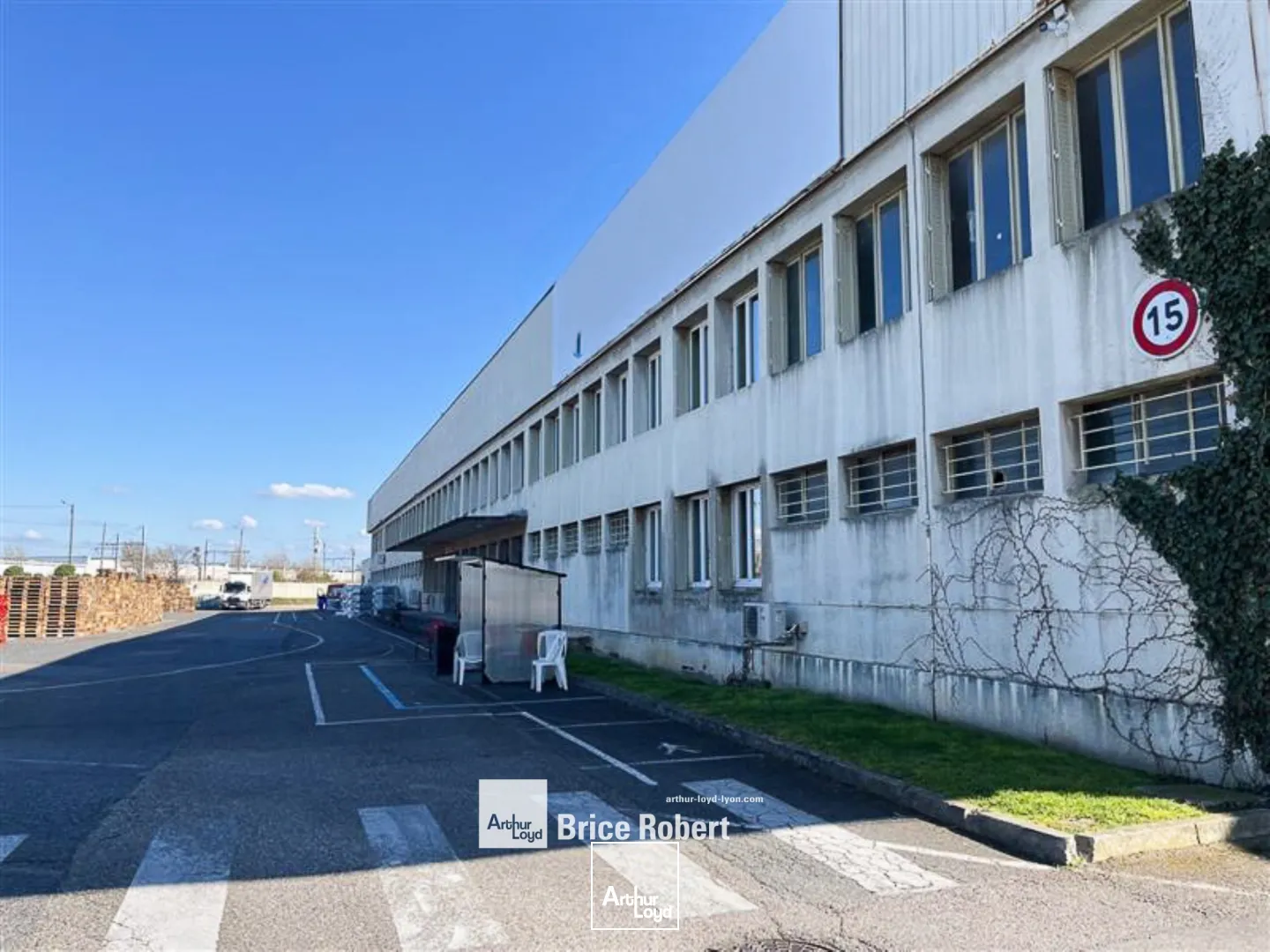 à louer - Locaux d'activités de plus de 25 000 m² - Saint-Priest