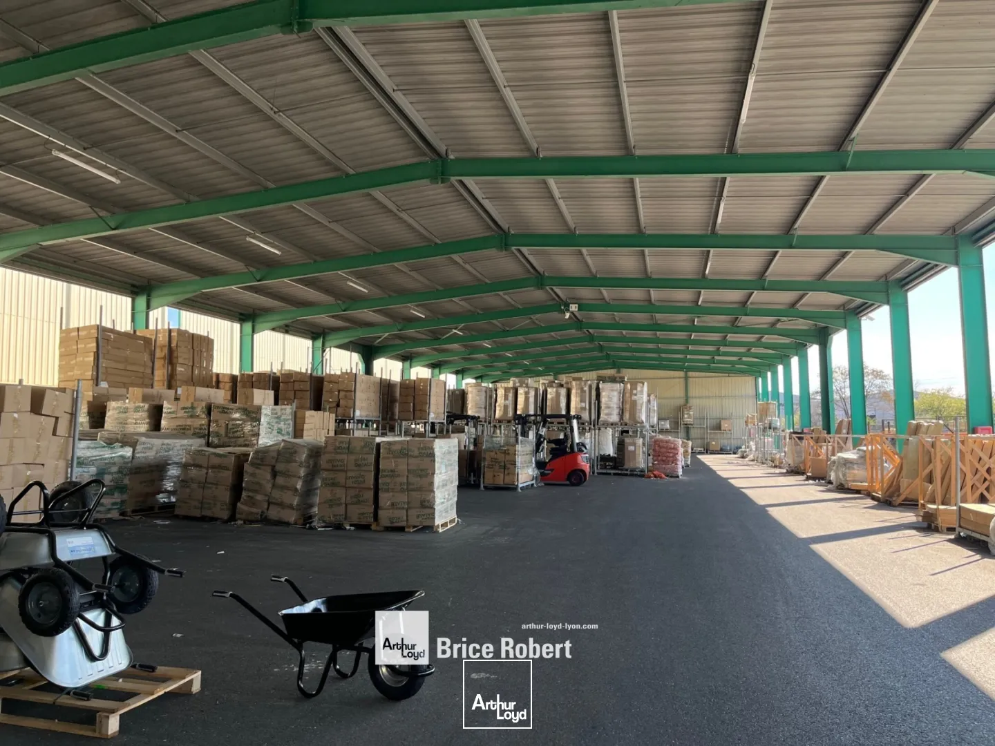 à louer - Locaux d'activités de plus de 25 000 m² - Saint-Priest