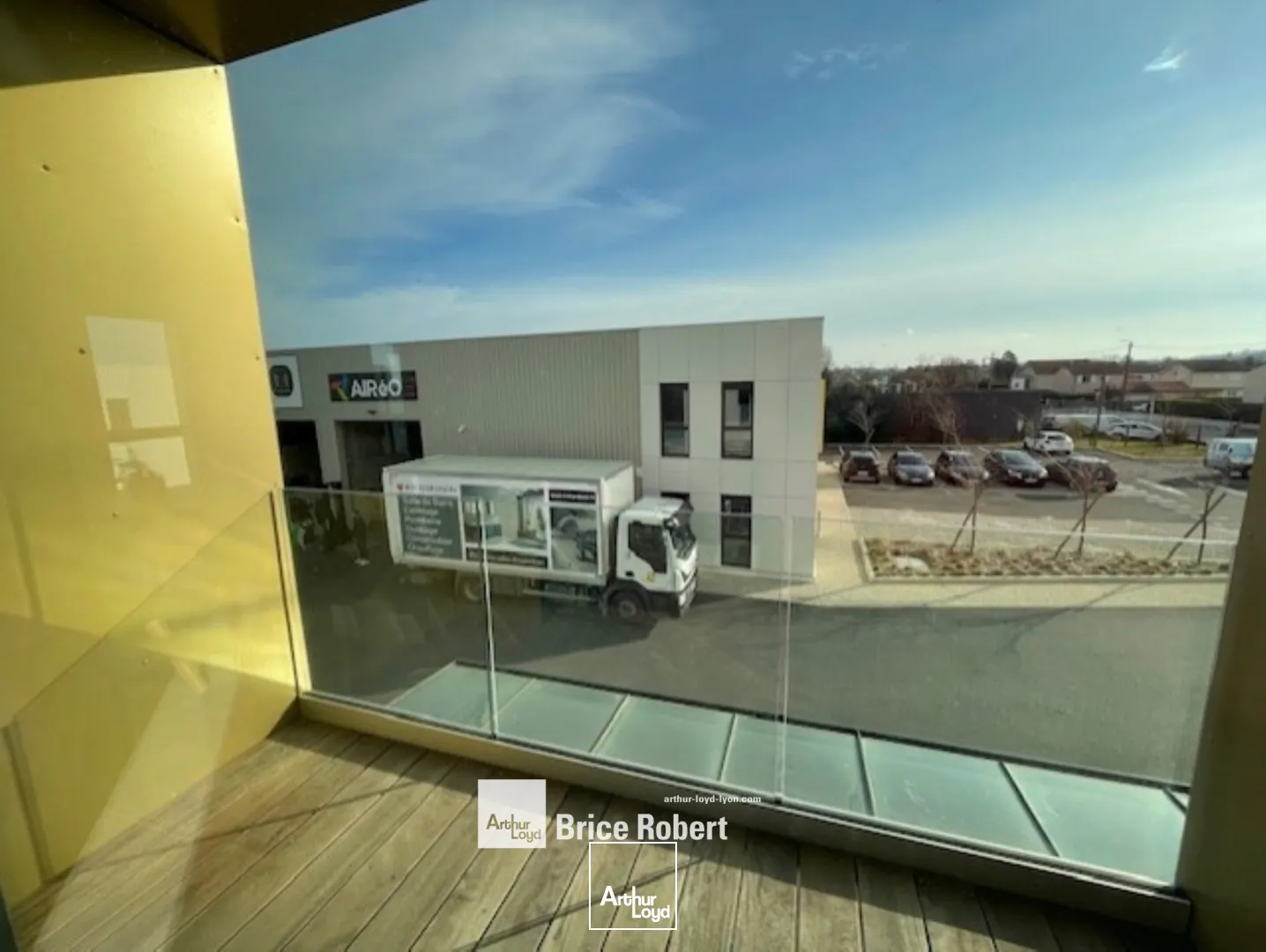 A louer - MILKY PARC - Bureaux avec parkings - Décines Charpieu