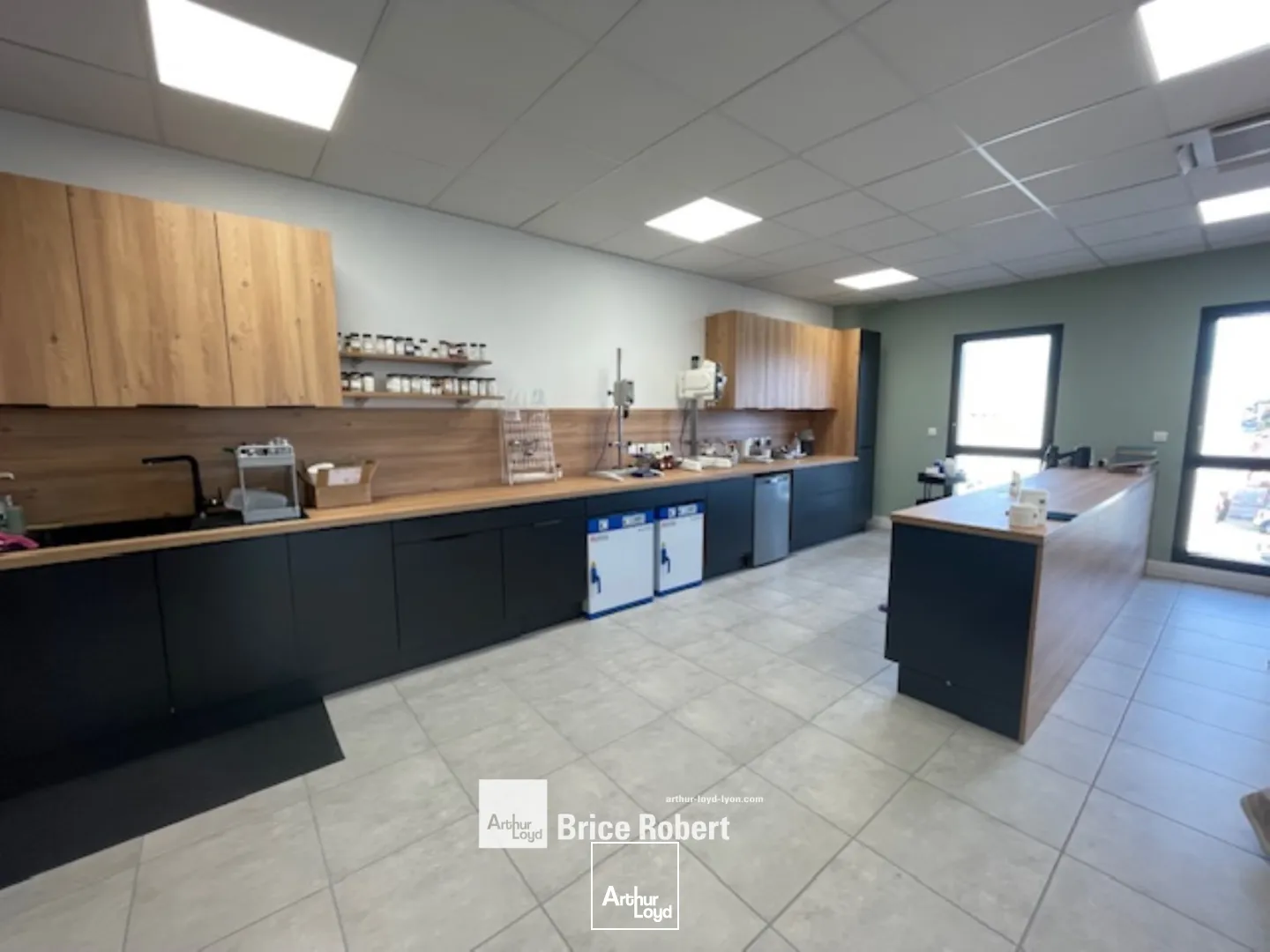 A louer - MILKY PARC - Bureaux avec parkings - Décines Charpieu