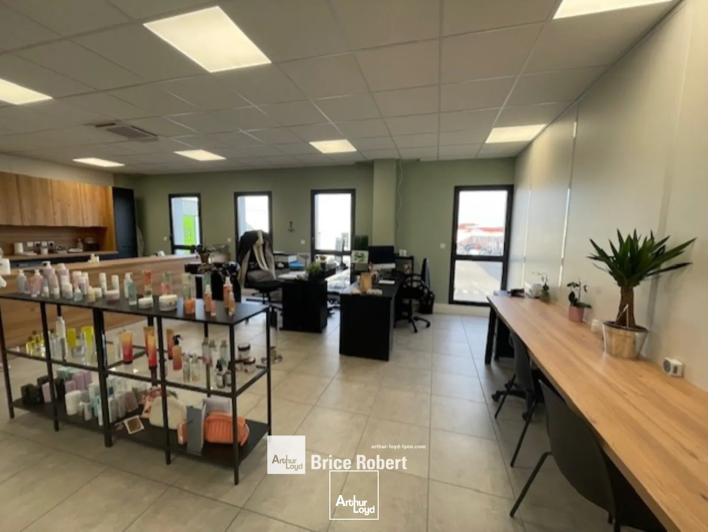 A louer - MILKY PARC - Bureaux avec parkings - Décines Charpieu