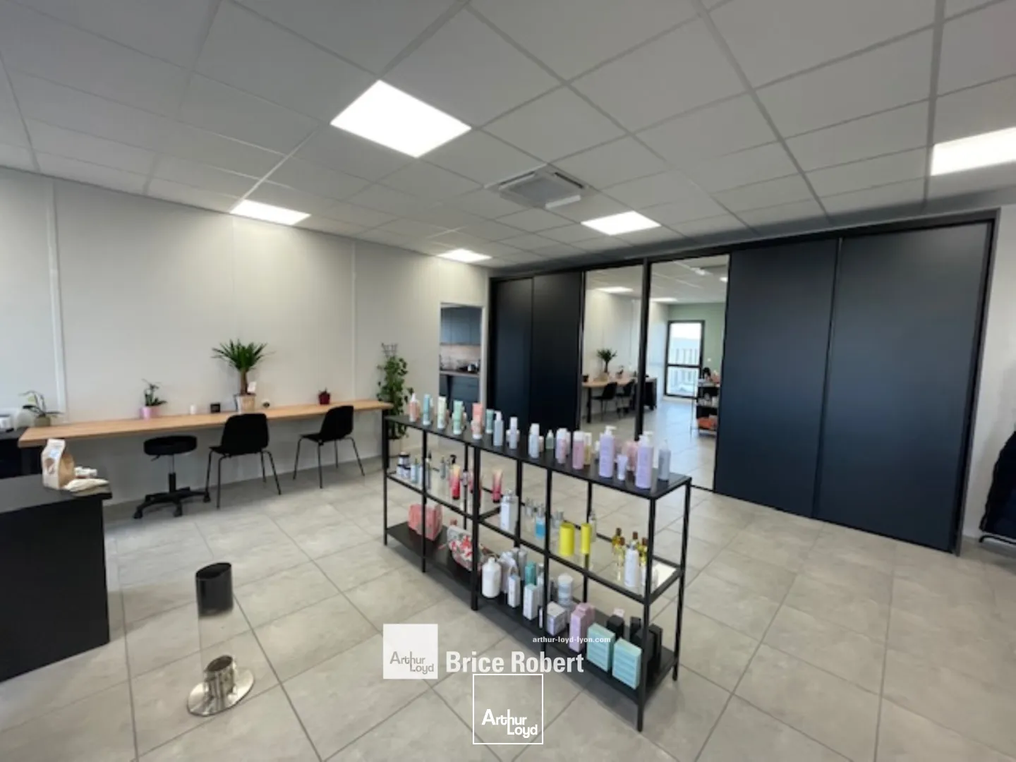 A louer - MILKY PARC - Bureaux avec parkings - Décines Charpieu