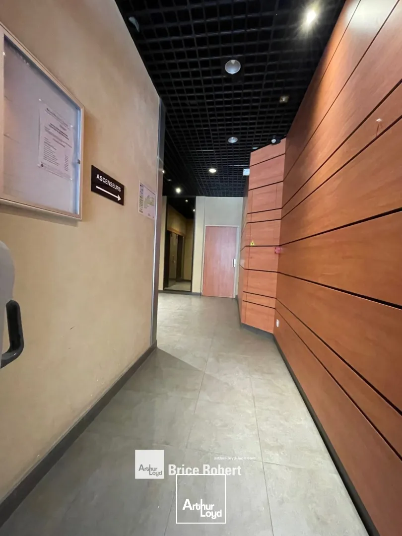 A louer - LE GRAND ANGLE - Bureaux disponibles dans le quartier des Charpennes - Villeurbanne