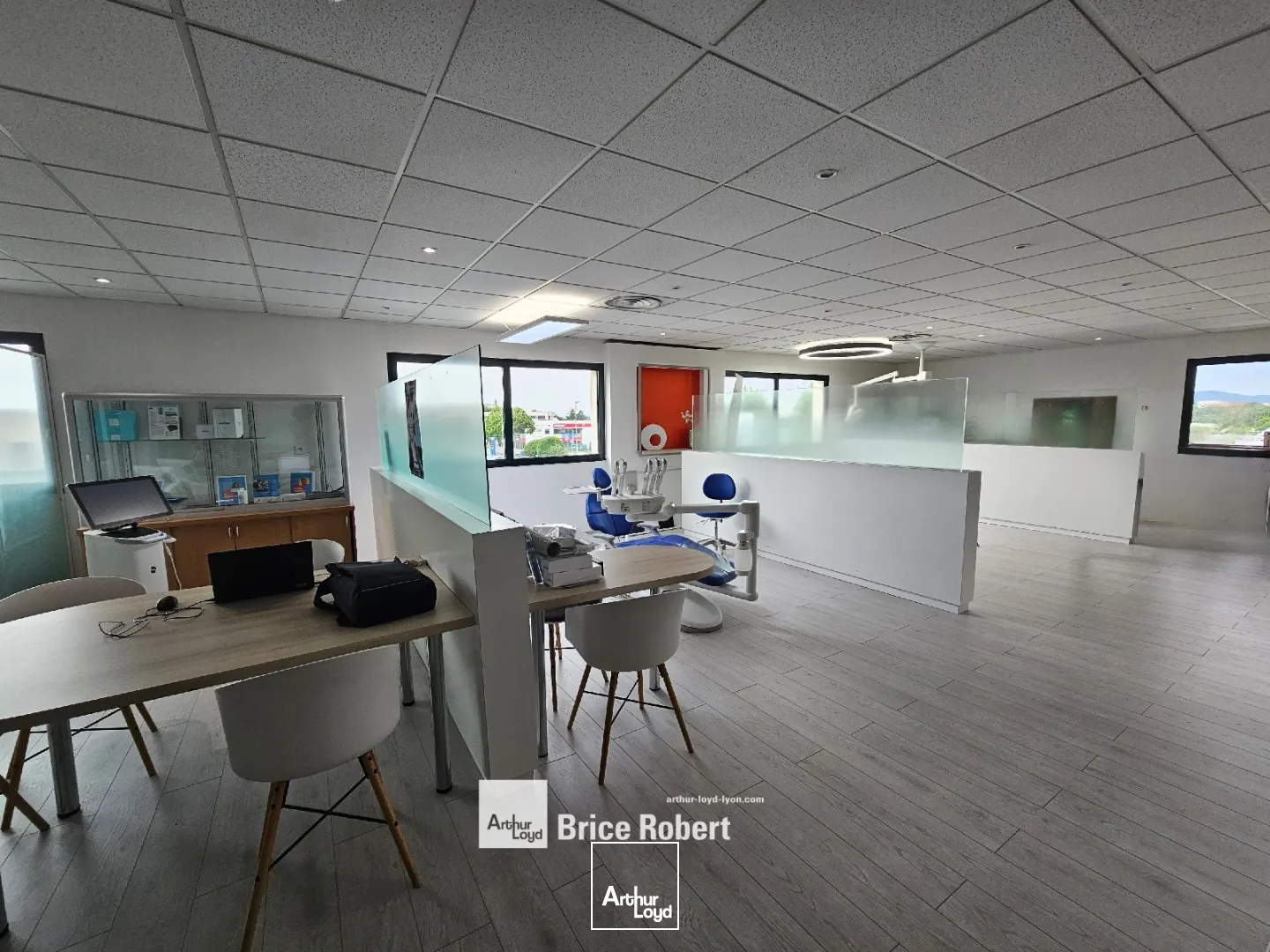 A louer - Bureaux avec entrepôt - Limonest