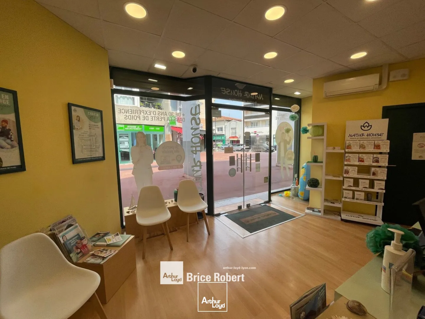 A louer - Locaux commerciaux lumineux - Meyzieu