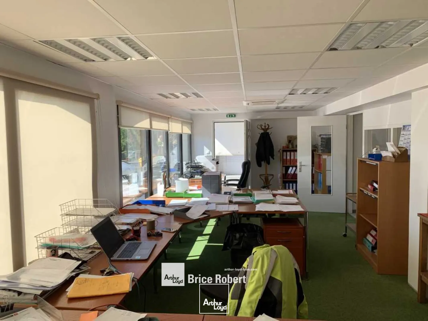 Location Bureaux avec stockage léger - Calme- Dardilly - Au coeur de la TECHLID