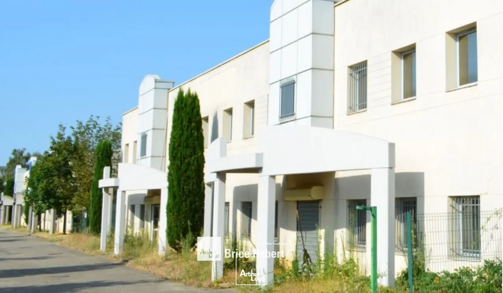 A vendre - Bureaux climatisés dans immeuble sur terrain clos - Saint Priest