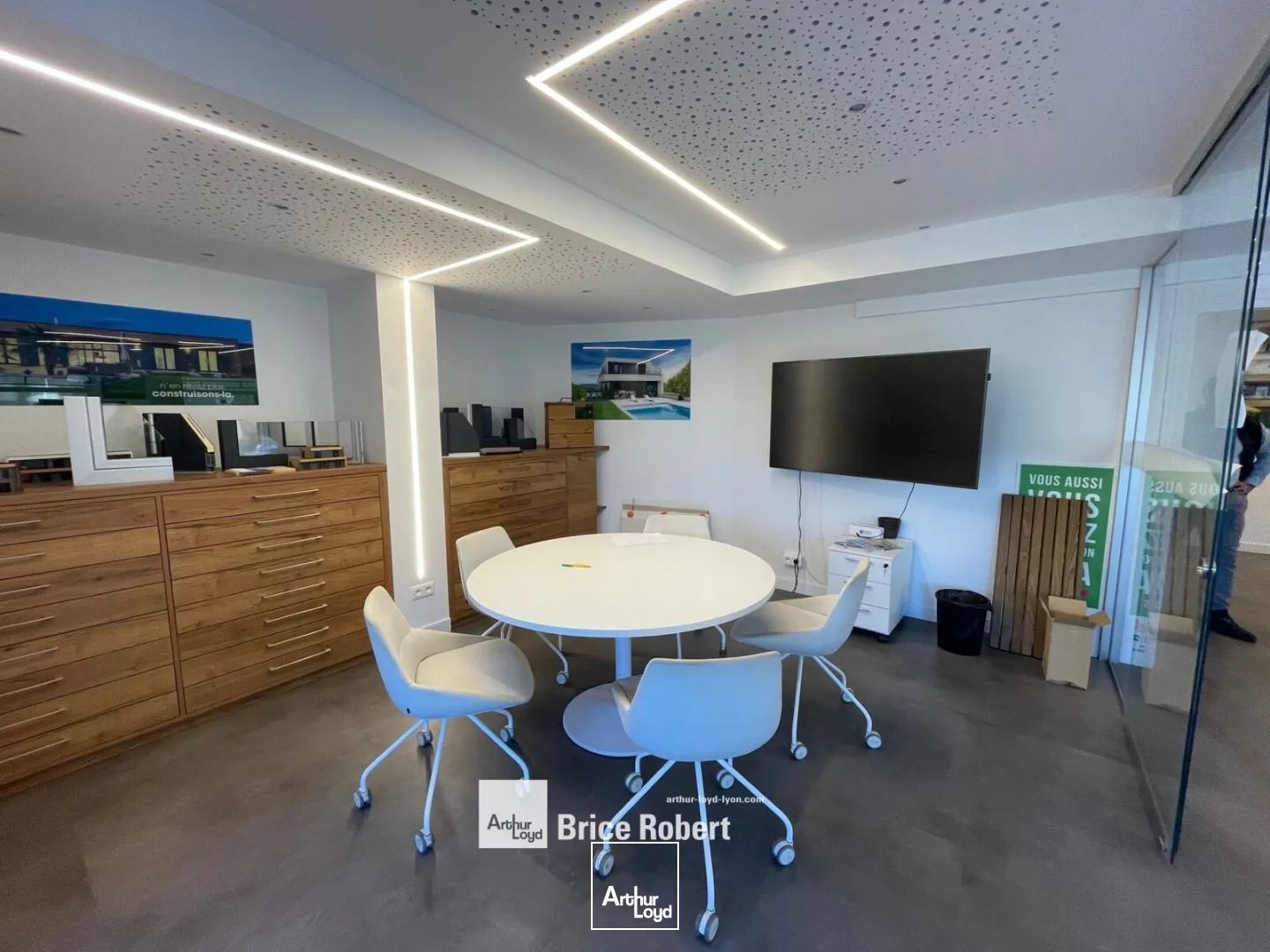 A louer - Local commercial angle de Rue - Champagne au Mont d'Or