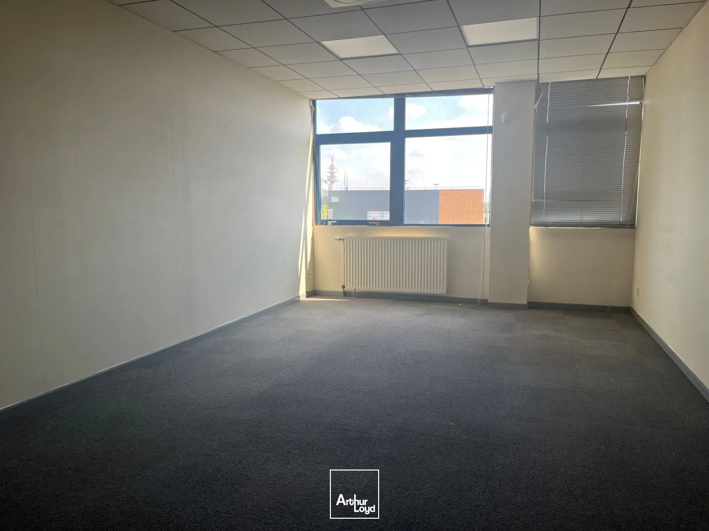 Bâtiment d'activité à louer 1885m2 à Fleury les Aubrais