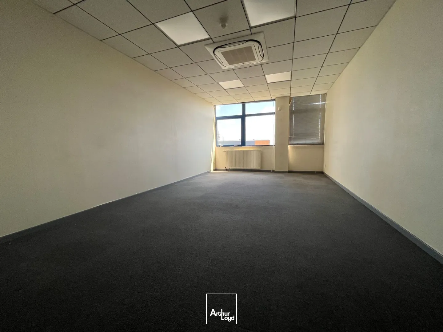 Bâtiment d'activité à louer 1885m2 à Fleury les Aubrais