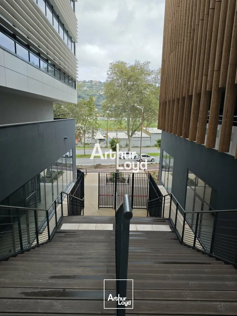 A LOUER SURFACE DE BUREAUX DE 422M² NEUFS AMENAGES DANS IMMEUBLE DERNIERE GENERATION