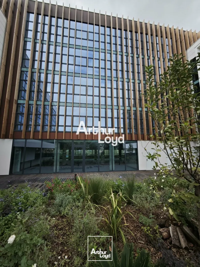 A LOUER SURFACE DE BUREAUX DE 422M² NEUFS AMENAGES DANS IMMEUBLE DERNIERE GENERATION