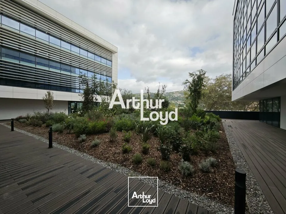 A LOUER SURFACE DE BUREAUX DE 422M² NEUFS AMENAGES DANS IMMEUBLE DERNIERE GENERATION