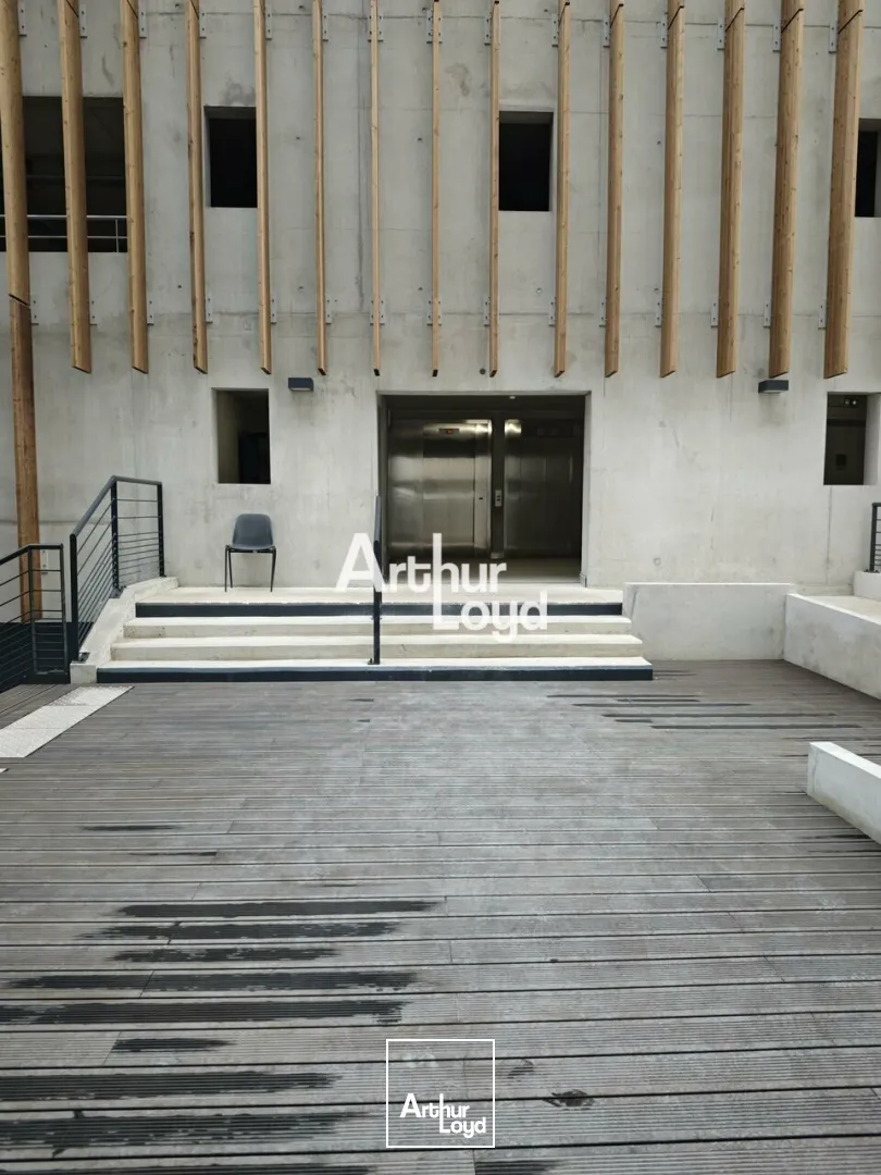 A LOUER SURFACE DE BUREAUX DE 422M² NEUFS AMENAGES DANS IMMEUBLE DERNIERE GENERATION