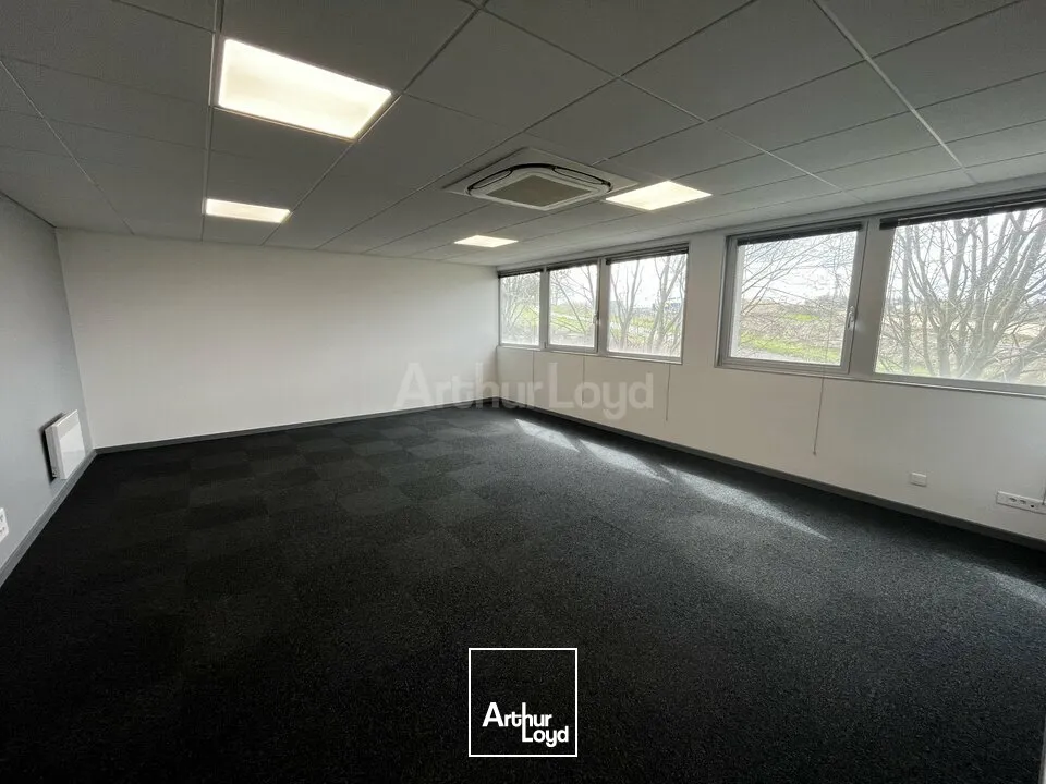 BUREAUX à LOUER de 593 m²