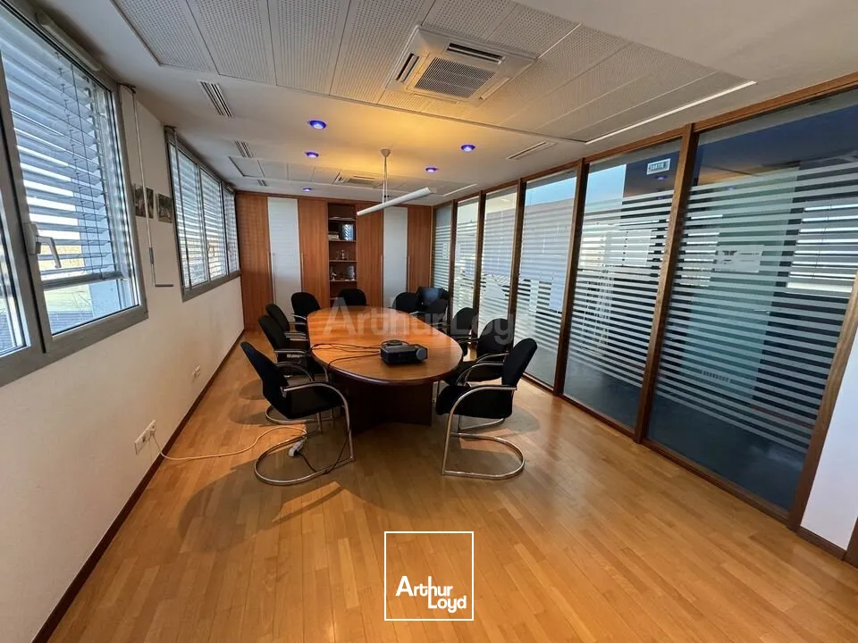 BUREAUX à VENDRE de 483 m²