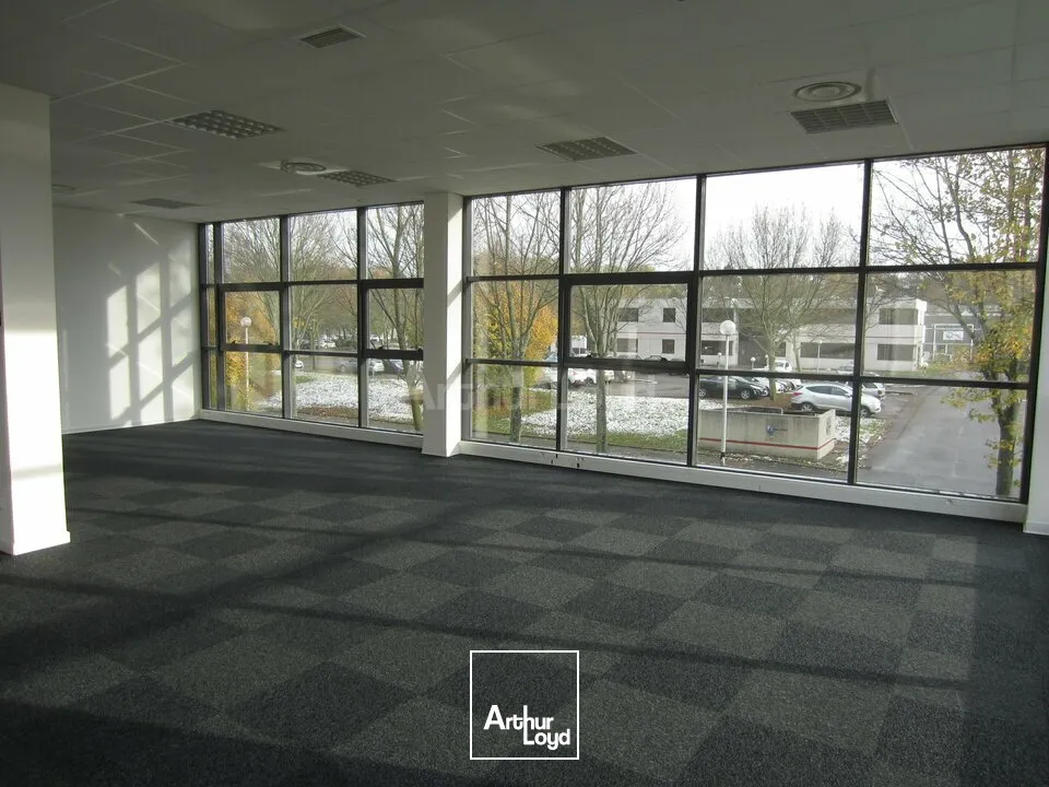 BUREAUX à LOUER de 2138 m²