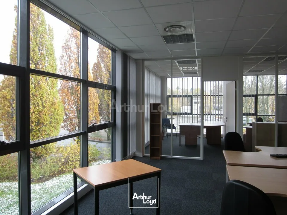 BUREAUX à LOUER de 2138 m²