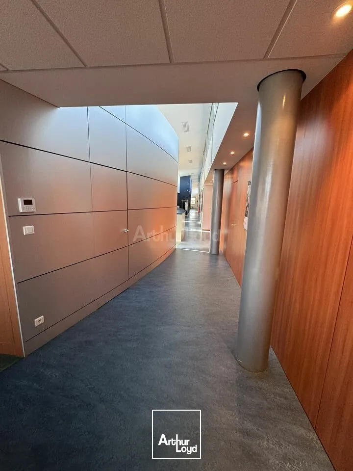 BUREAUX à LOUER de 483 m²