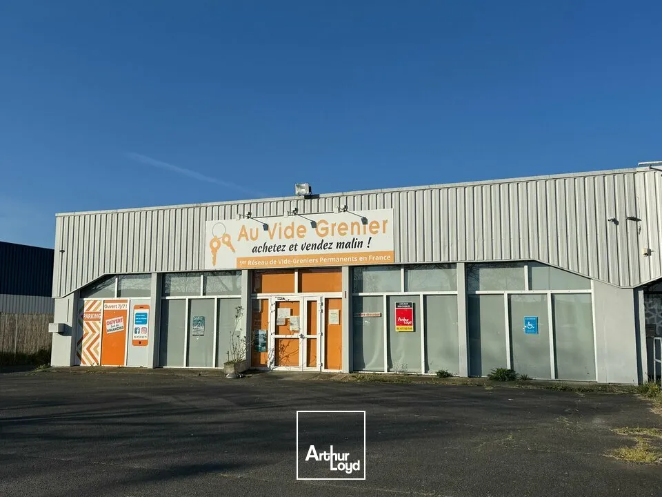 SAINT-CYR-SUR-LOIRE LOCAL COMMERCIAL A VENDRE1000 M² SUR AXE