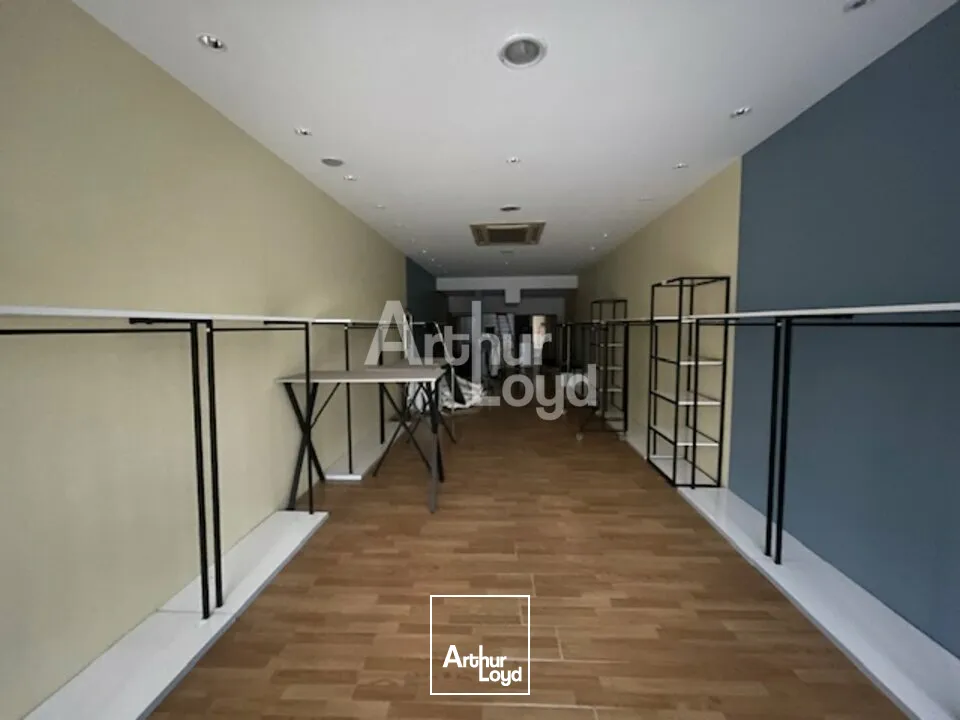 COEUR DE VILLE, LOCAL COMMERCIAL dans la rue piétonne n°1 de la ville de Moulins