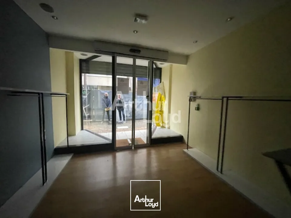 COEUR DE VILLE, LOCAL COMMERCIAL dans la rue piétonne n°1 de la ville de Moulins