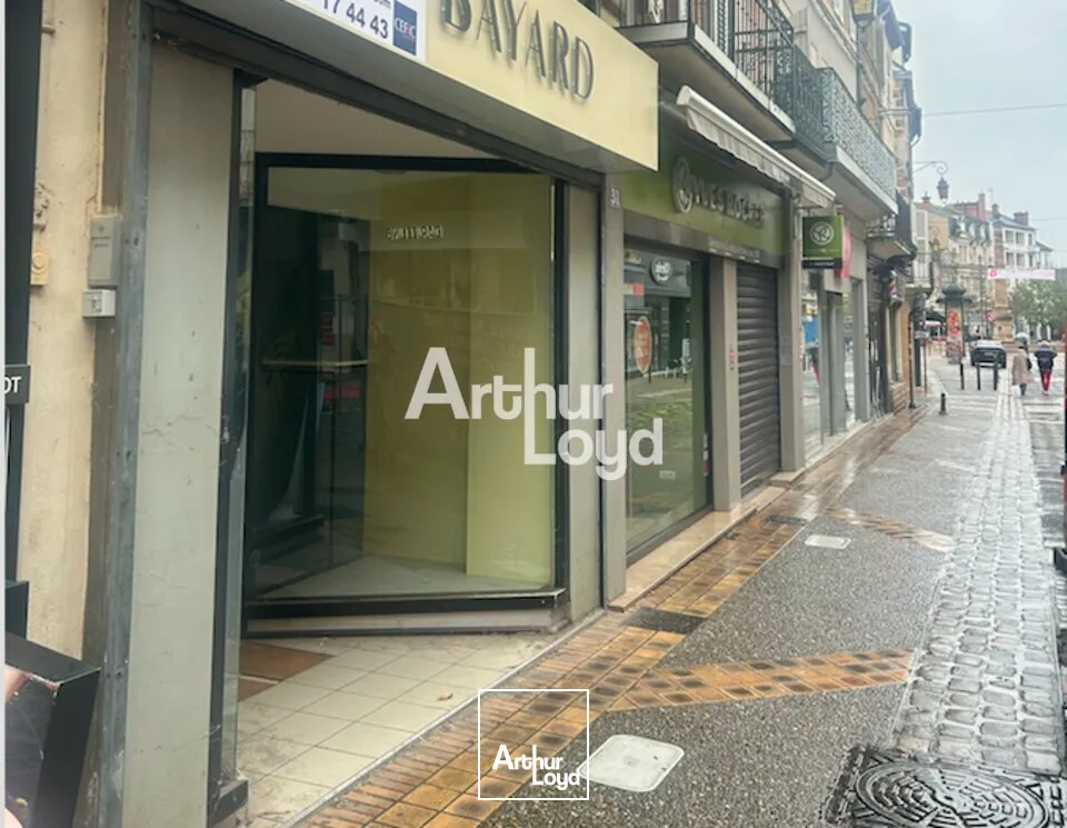 COEUR DE VILLE, LOCAL COMMERCIAL dans la rue piétonne n°1 de la ville de Moulins