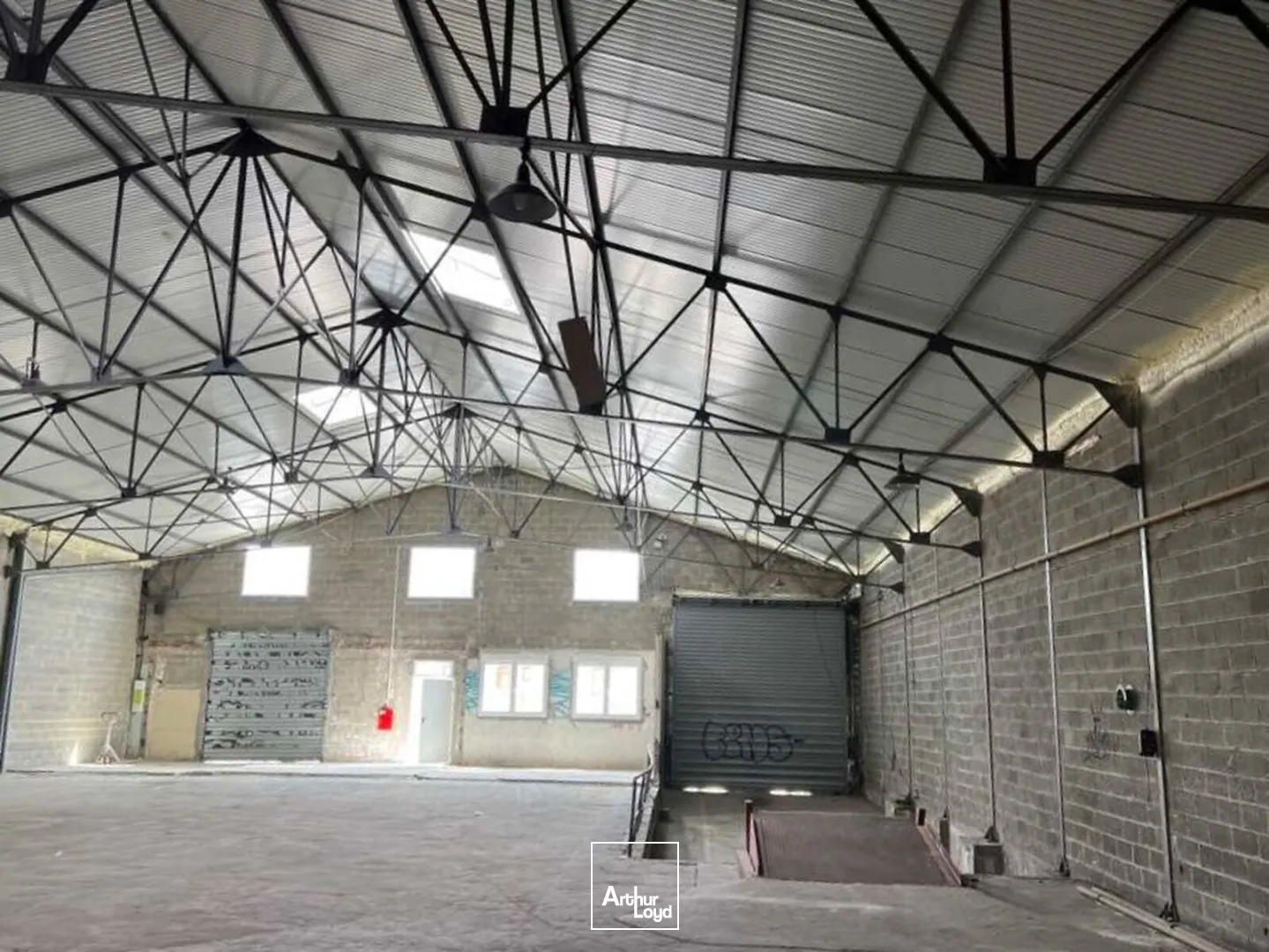 A LOUER - LOCAL D'ACTIVITÉ - 575 M2 - SAINT-QUENTIN