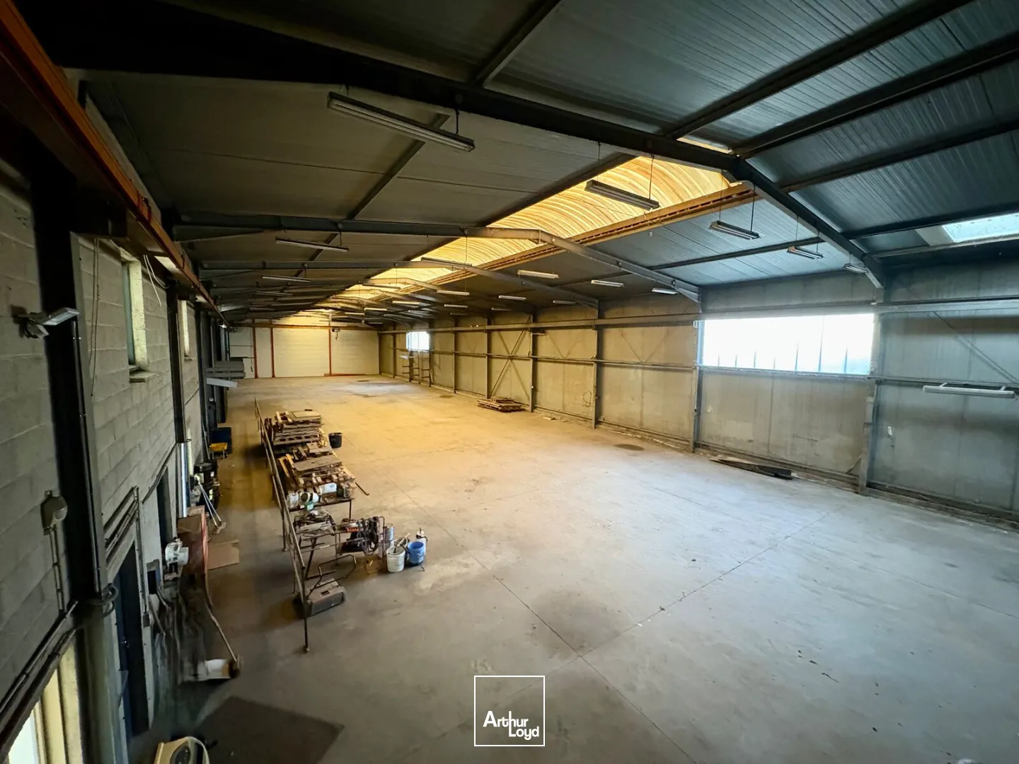 A VENDRE LOCAL D'ACTIVITÉ 1 200 M2 CUVILLY PROX. A1