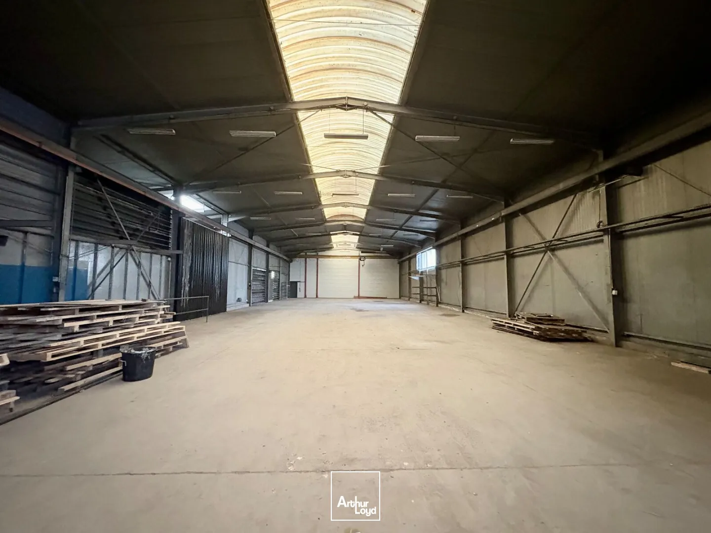 A VENDRE LOCAL D'ACTIVITÉ 1 200 M2 CUVILLY PROX. A1