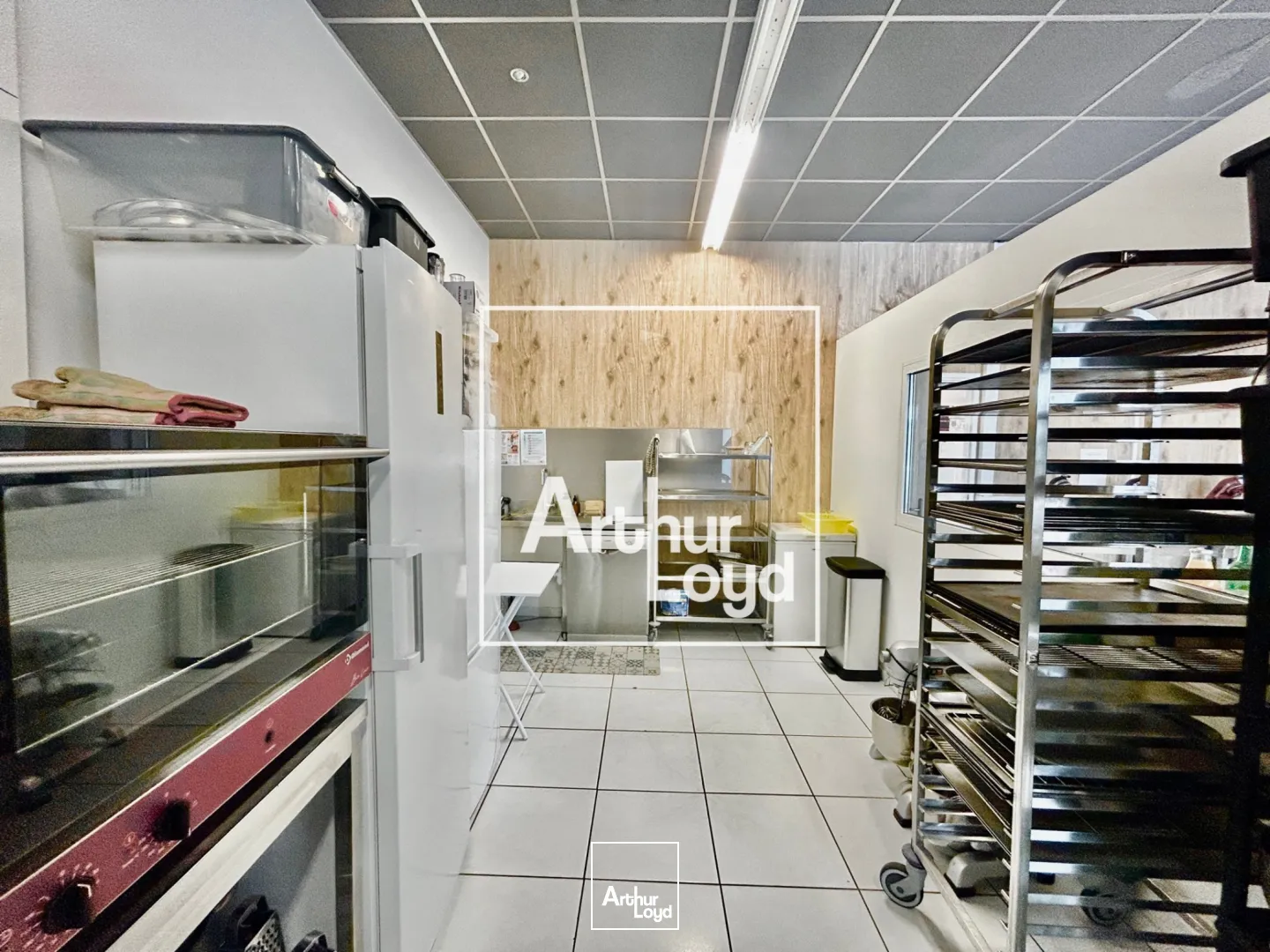 Local commercial 113 m² à louer - Vitrine, visibilité, parking - Idéal point de vente ou showroom