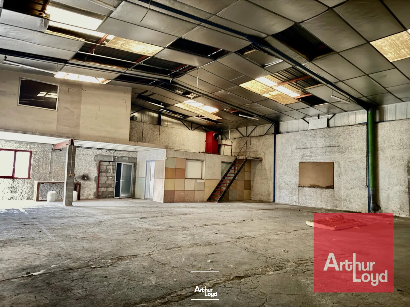 LOCAUX D'ACTIVITÉ À LOUER - ZI LA LAUZE -ST JEAN DE VEDAS - PROXIMITÉ DIRECTE AUTOROUTE