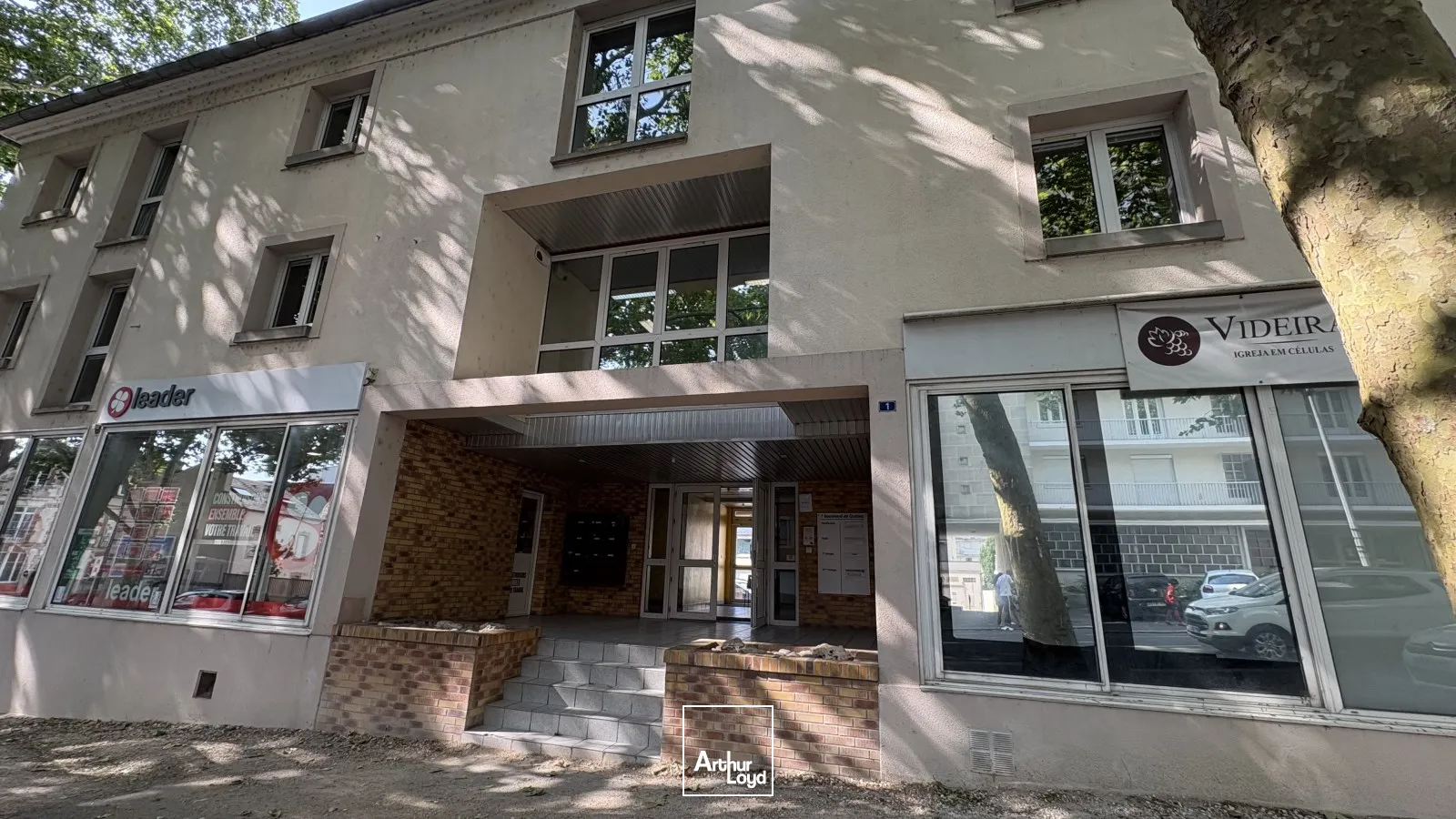 Bureaux de 235 m2 à louer ou à vendre quartier Coligny - Proche Tramway