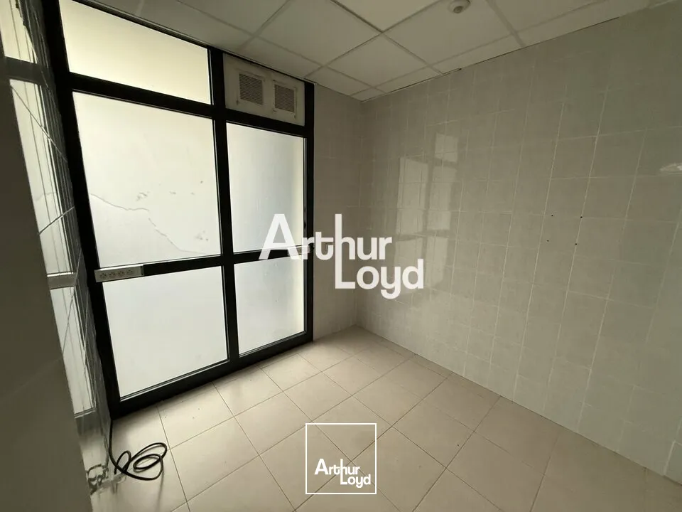 Local commercial 157.13 m² à Puget-sur-Argens - Environnement dynamique