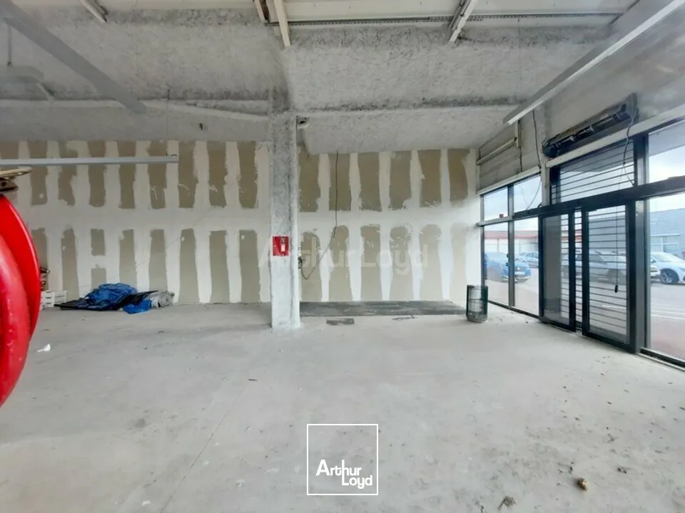 LOCAL COMMERCIAL à LOUER de 554 m²