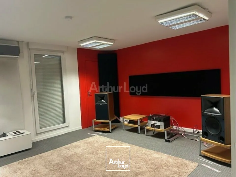 LOCAL COMMERCIAL à VENDRE de 216 m²