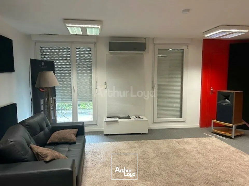 LOCAL COMMERCIAL à VENDRE de 216 m²