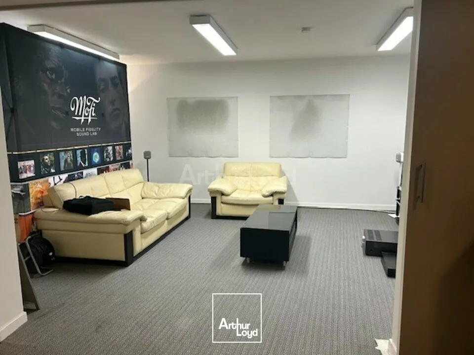 LOCAL COMMERCIAL à VENDRE de 216 m²