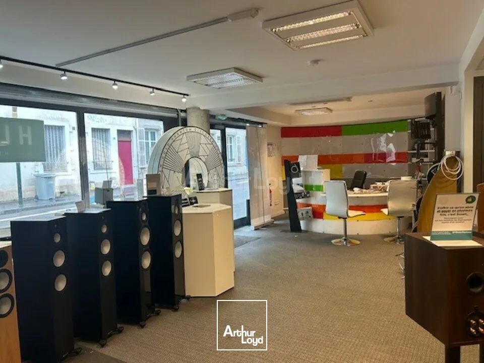 LOCAL COMMERCIAL à VENDRE de 216 m²