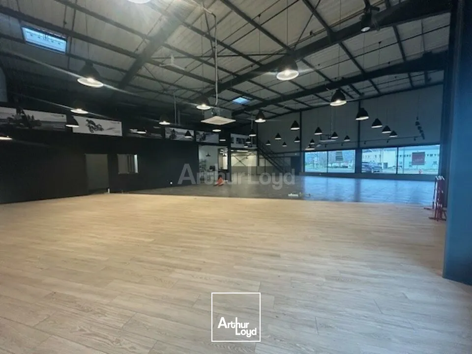 LOCAL COMMERCIAL à LOUER de 770 m²