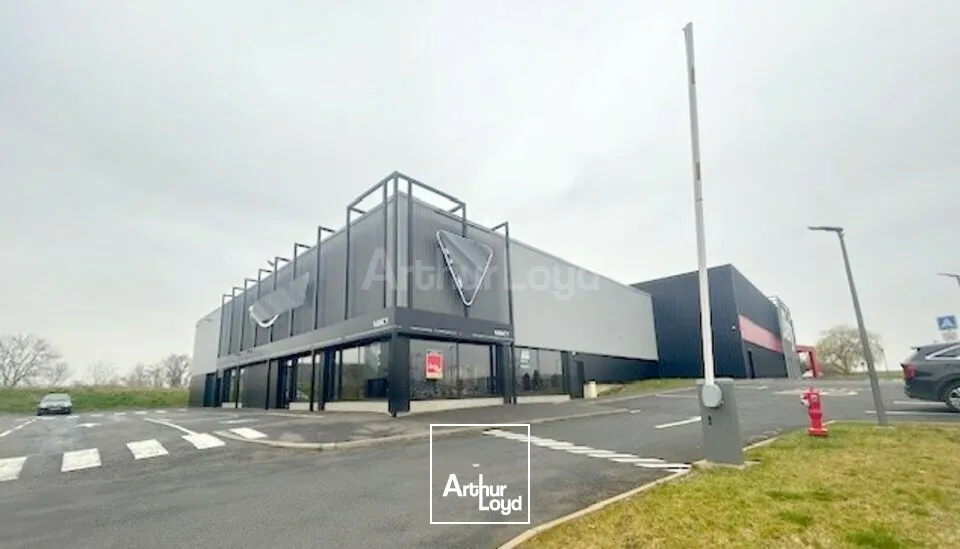 LOCAL COMMERCIAL à LOUER de 770 m²