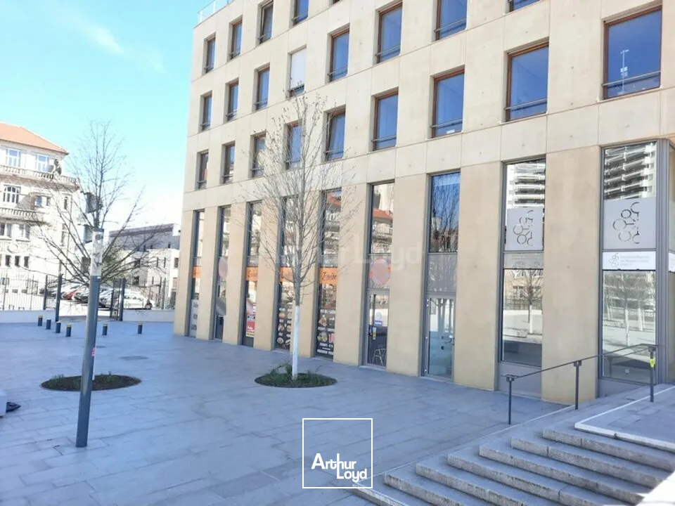 LOCAL COMMERCIAL à LOUER de 97 m²