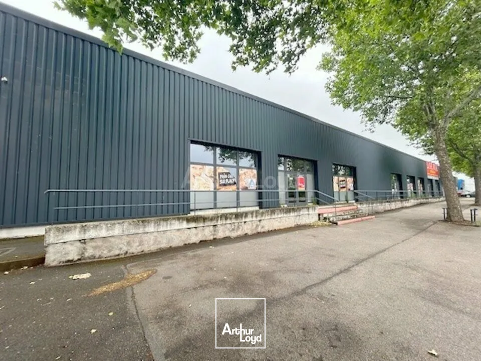 LOCAL COMMERCIAL à LOUER de 1308 m²