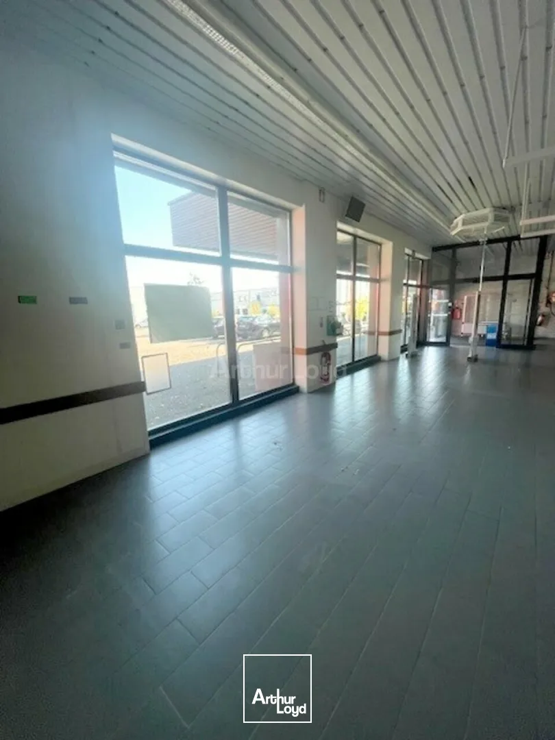 LOCAL COMMERCIAL à LOUER de 1308 m²
