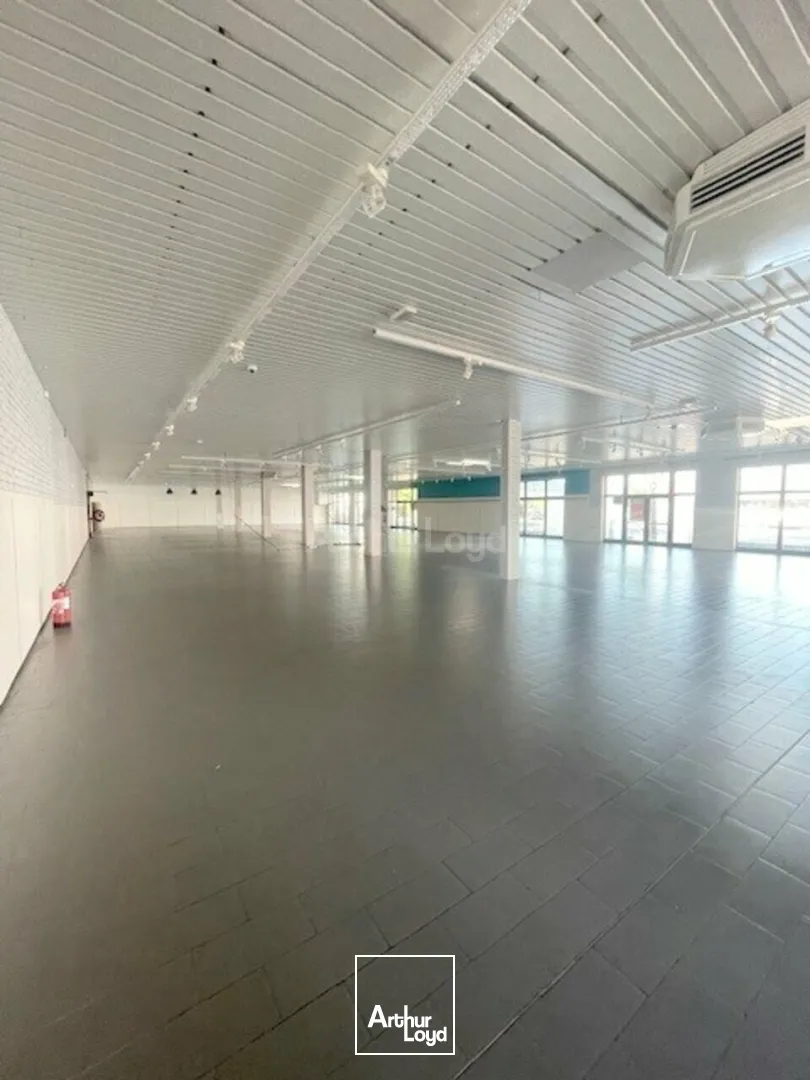 LOCAL COMMERCIAL à VENDRE de 1308 m²