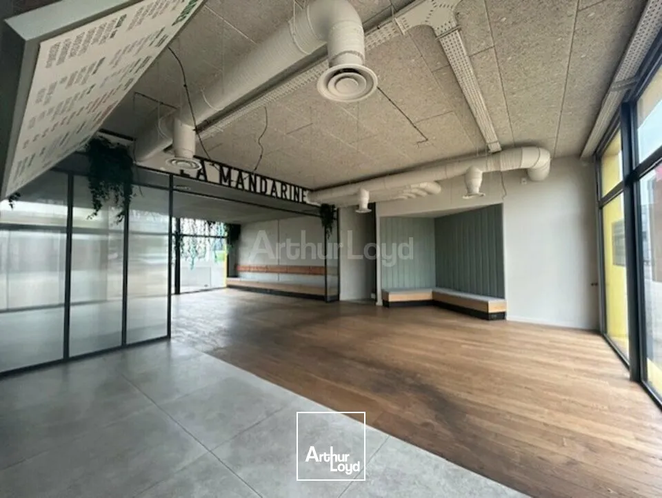 LOCAL COMMERCIAL à LOUER de 159 m²