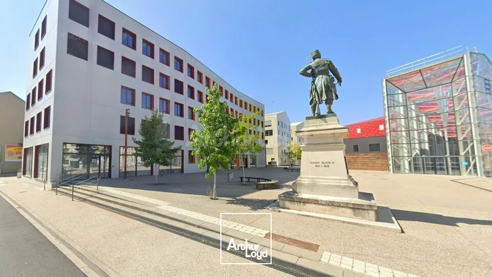 LOCAL COMMERCIAL à LOUER de 159 m²