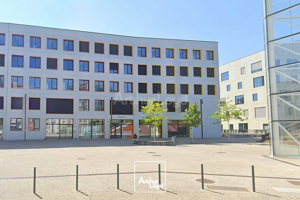 LOCAL COMMERCIAL à LOUER de 159 m²