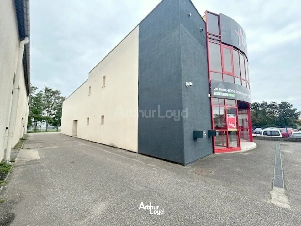 LOCAL COMMERCIAL à LOUER de 590 m²