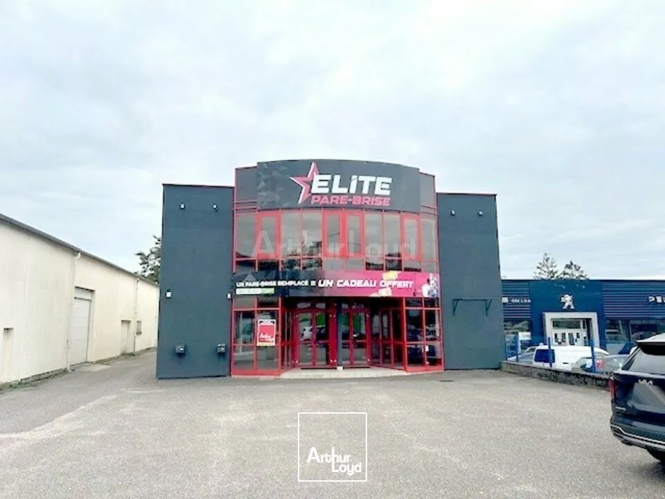 LOCAL COMMERCIAL à VENDRE de 590 m²